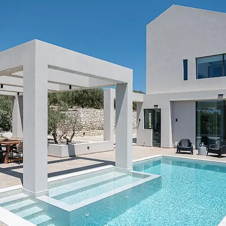 Sunny Vacay Villa