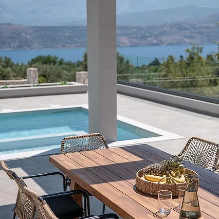 Sunny Vacay Sternai