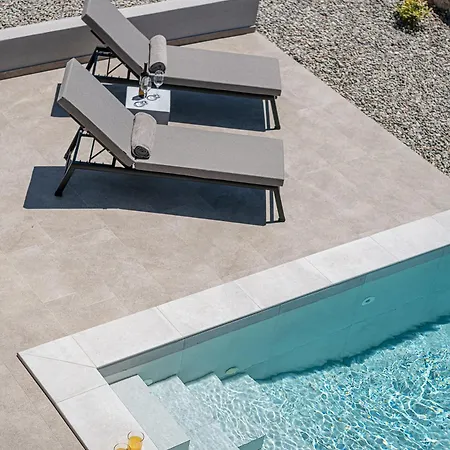 Sunny Vacay Villa