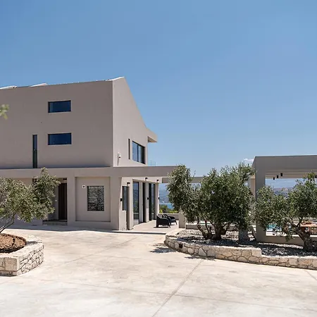 Sunny Vacay Villa